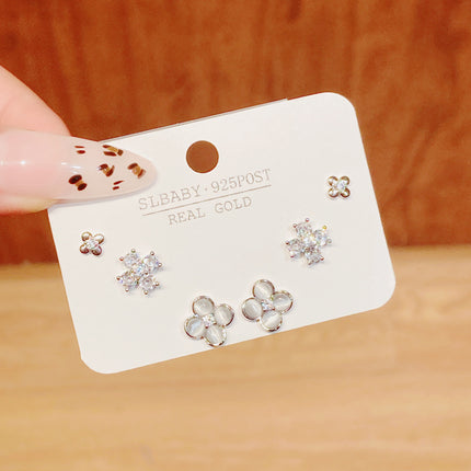 Original Design Cat's Eye Stone Four-leaf Flower Earrings Women Ins Sweet Fresh Mini All-match Earrings Wholesale