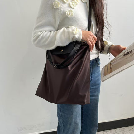 2025 New Waterproof Cloth with Head Layer Cowhide Bucket Bag Large Capacity Portable Shoulder Bag Commuter Crossbody Computer Bag