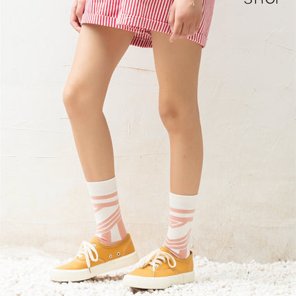 Street style cotton mid-tube socks 22 spring men's fashion brand stockings personality European and American women's pile socks sports skateboard socks