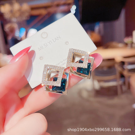 High-end light luxury geometric diamond crystal earrings 2023 new popular online popular elegant earrings sterling silver needle