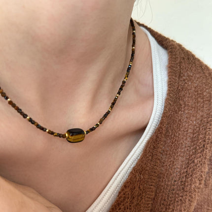 Retro Maillard tiger eye stone beaded necklace women do not fade high sense stacked clavicle chain niche pendant wholesale