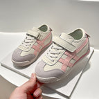 Pink shoes 028 / 23-25 yards, 3 pairs in one hand