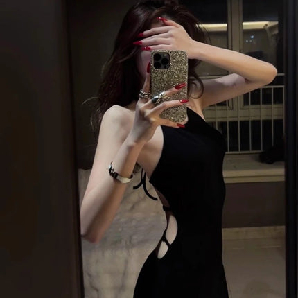 Cool and Elegant Black Backless Halterneck Dress for Women in Summer, High-End Mom-Style Waist-Hugging Fishtail Long Skirt