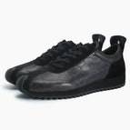 Black / 38 equals sneaker size 39