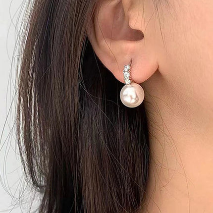 Huitan Elegant Lady Delicate Wedding Earrings Simulated Pearl Shiny Zirconia Pendant Jewelry for Engagement Delicate Accessories