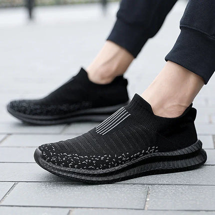 Men's Running Sneakers Breathable Outdoor Sport Lightweight Male Walking Shoes Anti-Slip Sneakers Slip-On Flats Vulcanized Shoes