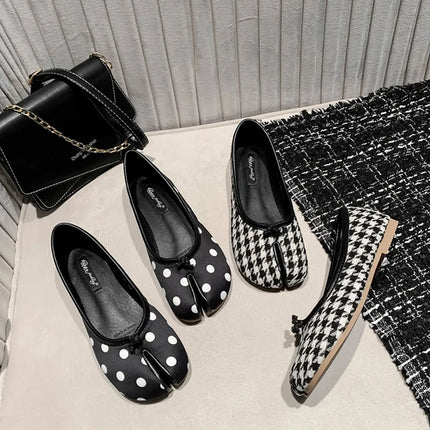2025 Polka Dot Women Retro Flats Loafers Ballerina Shoe Japanese Style Tabi Ninja Shoes Split Hoof Toe Boat Shoes Female shoes