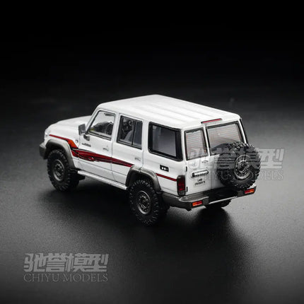 MASDI 1:64 Toyota Land Cruiser LC76 Land Cruiser Pro replica alloy car model, boys' festival gift toy collection item.