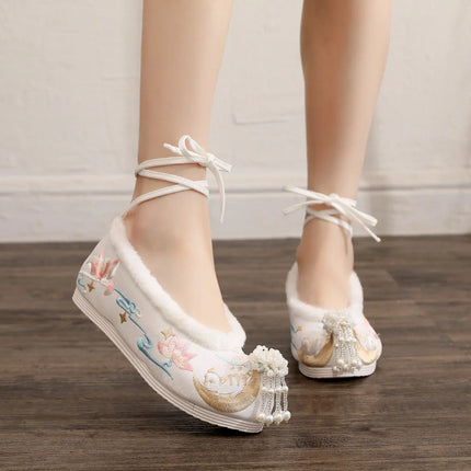 Chasing Moon Hot Sale Of The Season New Style Ming Dynasty Hanfu Shoes National Style Upturned Head Cotton Shoes Ancient Wedding