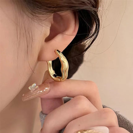 Simple Irregular Oval Hoop Earrings for Women Metal Style Bend Geometric Personality Ear Buckle Accessories Punk Fashion Jewelry