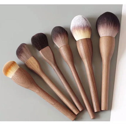 New 1Pcs European Vintage Wood Handle Makeup Brush High Quality Walnut Loose Powder Blush Foundation Contour Brush Super Soft