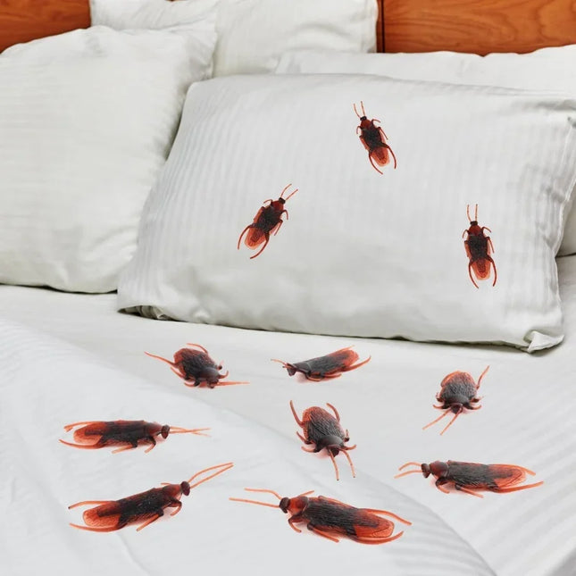 50Pcs Halloween Gadget Plastic Cockroaches Joke Decoration Props Rubber Toy Gags Plastic Bugs Cockroach Practical Jokes Toys