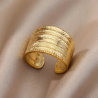 Gold color / E / Diameter 17mm
