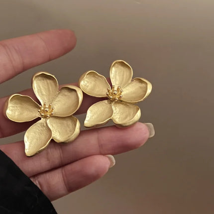 Gold Color Matte Texture Metal Flower Retro Earrings for Women Girls Fashion Party Jewelry Gifts 2024