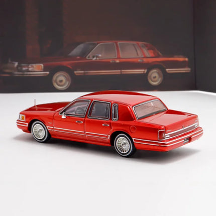 MK 1:64 Scale 1992 Town Car Alloy Car Model Adult Classic Collection Souvenir Display Gift