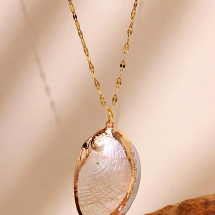 Retro Gold-Tone Shell Pendant Necklace Unique Layered DIY Fashion Jewelry for Women Perfect for Beach Vacations Gift Idea