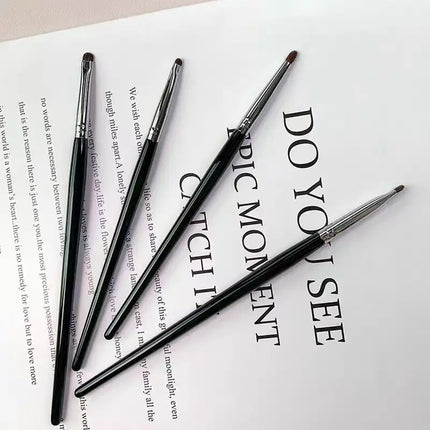 Horse Hair Eye Detail Makeup Brush Small Eye Shadow Brush Eyeliner Brush Smudge Brush for Precision Makeup Application