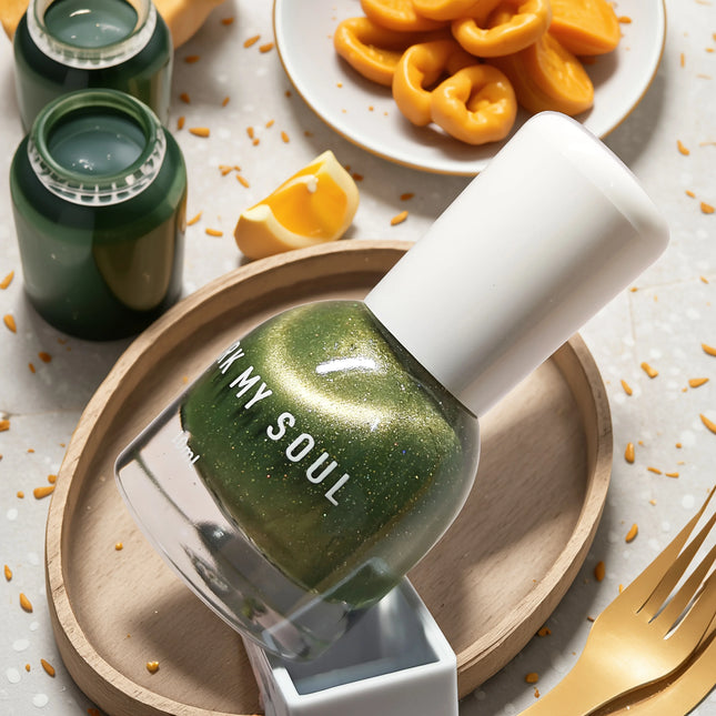 S138 Neon Sky - 10ml No - bake Cat's Eye Nail Polish. It dries quickly and lasts long. With a mysterious and deep main color