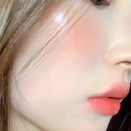 Highlighter cream for face brightening and contouring blusher highlighter stick for natural watery skin