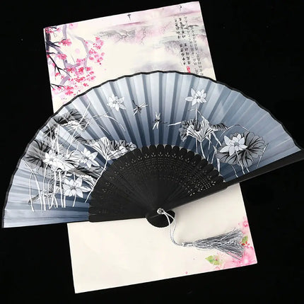 1 pcs Exiquisite Cat Patterns Summer Gift Cartoon Bamboo Wooden Folding Fan Fan Crafts Silk Fan Home Decoration