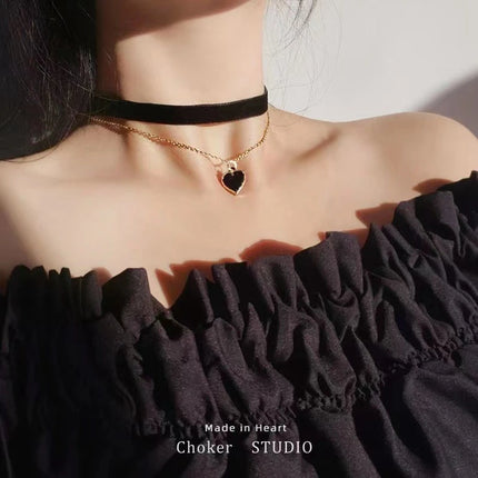 Women Choker Necklace Double-Layer Velvet Choker with Heart Pendant Adjustable Chain Necklace Fashion Jewelry