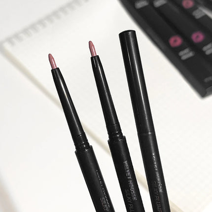 Long-Lasting Waterproof Matte Lip Liner Hydrating Non-Sticky Lip Makeup Contours Lips 5 Shades Available Lipstick Replacement