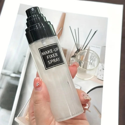 100 milliliters of makeup setting spray, long-lasting oil-control and moisturizing type, suitable for women's use as cosmetics