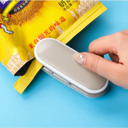 1 Pack Sealing Machine Mini Portable Sealing Clip Hand Pressure Heat Sealing Machine Food Fruit Snacks Preservation Small Tools
