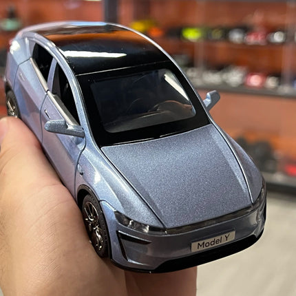 New 1:32 Model Y Electric SUV Alloy Metal Diecast Model Car Sound And Light Pull Back Children Toy Cars Birthday Present Friend
