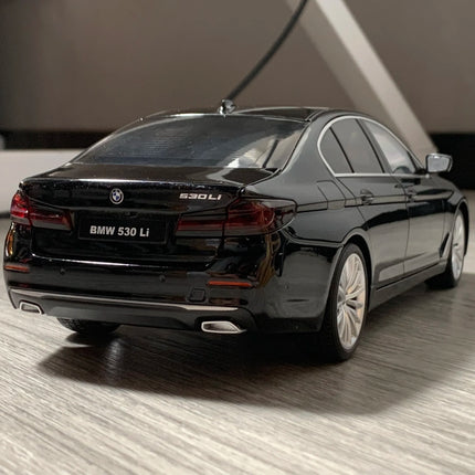 1:18 BMW 530Li Large Luxury Alloy Metal Diecast Model Cars Interior Decoration Ornaments Trendy Fun For Boyfriend Toys Car Gifts