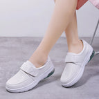 WHITE / 39