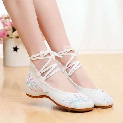 Fashion Embroidery Chinese Style Low-heel Women Shoes Elegant Casual Zapatos Vintage Woman Cloth Single Shoes Ethnic Style