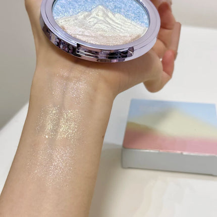 The best-selling Truth Rizhao Jinshan High Gloss Powder Three-color High Gloss Cream is a fine pearlescent facial contouring, br