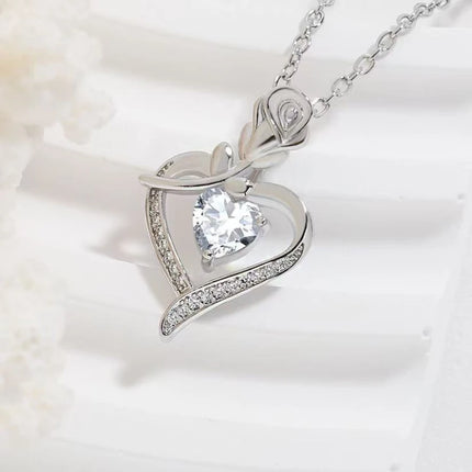 Elegant Style Heart-Shaped Pendant Necklace Hollow Design Mother's Day Gift Party Suitable for Best Friends Without Box