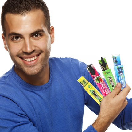 Cockroach gum startles April Fool's Day pranks, pranks, pranks, toys with random colors