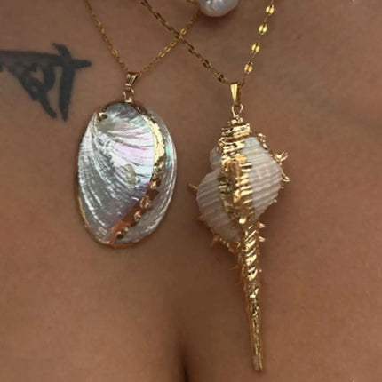Retro Gold-Tone Shell Pendant Necklace Unique Layered DIY Fashion Jewelry for Women Perfect for Beach Vacations Gift Idea