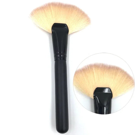 1PCS Soft Makeup Large Fan Brush Foundation Blush Blusher Powder Highlighter Brush Powder brushes Cosmetic Brushes Maquiagem