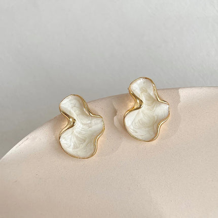Artistic Abstract White Black Pink Color Cloud Irregular Stud Earring for Women Temperament Ear Jewelry Simple Party Gift