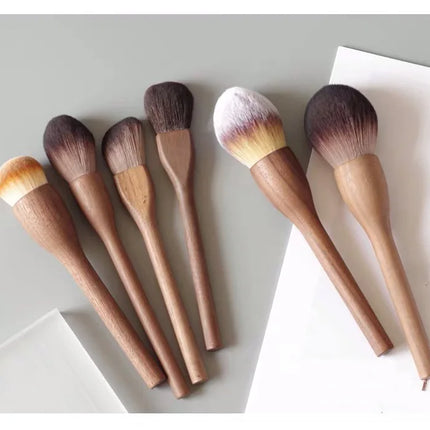 New 1Pcs European Vintage Wood Handle Makeup Brush High Quality Walnut Loose Powder Blush Foundation Contour Brush Super Soft