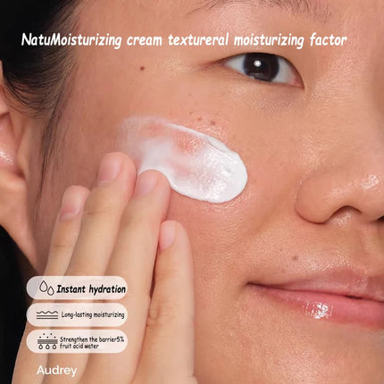The Ordinary Natural Moisturizing Factors + Hyaluronic Acid Daily Moisturizer with Amino Acids and Dermal Lipids Protected Skin
