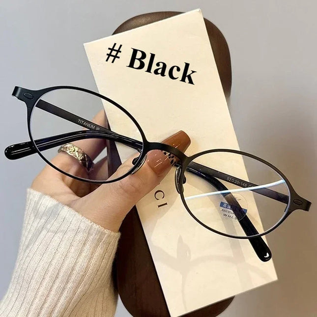 Ultra Light Titanium Frame Elliptical Frame Myopia Glasses with A Degree Range of -1.0 To - 4.0 Anti Blue Light Style