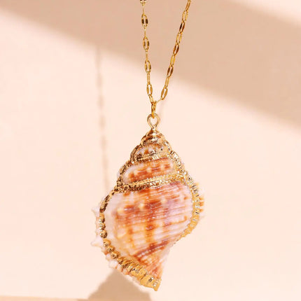 Retro Gold-Tone Shell Pendant Necklace Unique Layered DIY Fashion Jewelry for Women Perfect for Beach Vacations Gift Idea