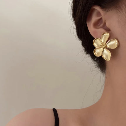 Gold Color Matte Texture Metal Flower Retro Earrings for Women Girls Fashion Party Jewelry Gifts 2024