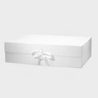 White with Ribbon / 70x50x20cm