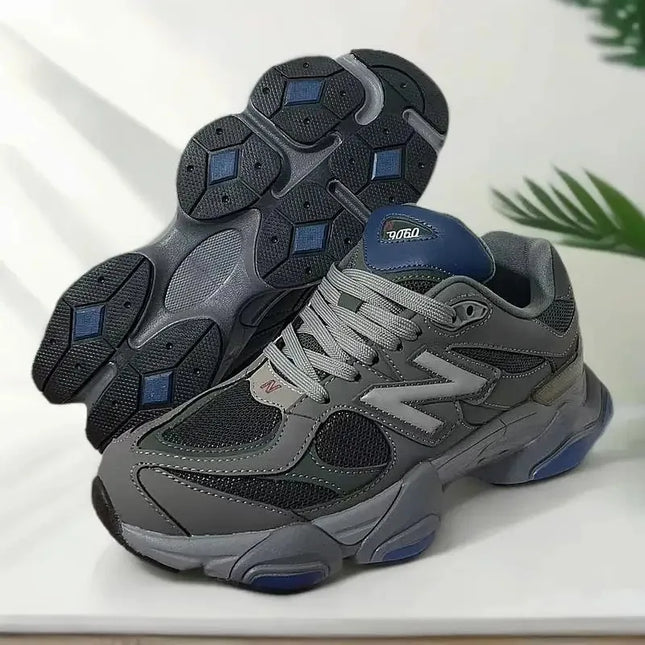 Kids Fluorescent Sneakers - Breathable Athletic Shoes / Baskets fluorescentes pour enfants - Chaussures athlétiques