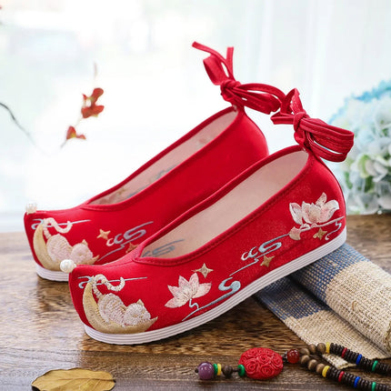 Chasing Moon Hot Sale Of The Season New Style Ming Dynasty Hanfu Shoes National Style Upturned Head Cotton Shoes Ancient Wedding