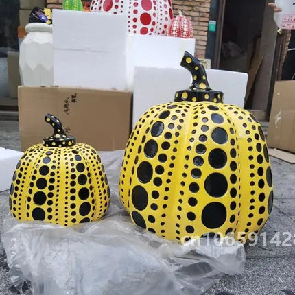 Kusama Yayoi Pumpkin Statue Japanese Art Wave Point Pumpkin Sculpture Morden Resin Crafts Office Home Interior Decor Gifts