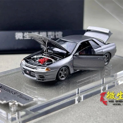 FH1:64 full-opening car model, Skyline R33 R32 detailed engine, double-layer transparent crystal platform, gift box packaging