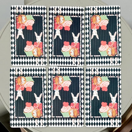Alice in Tarotland 10.3*6cm: A Whimsical 78-Card Journey Down The Rabbit Hole – Classic Tarot Deck