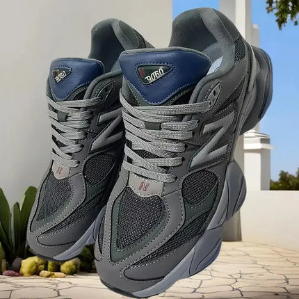 Kids Fluorescent Sneakers - Breathable Athletic Shoes / Baskets fluorescentes pour enfants - Chaussures athlétiques
